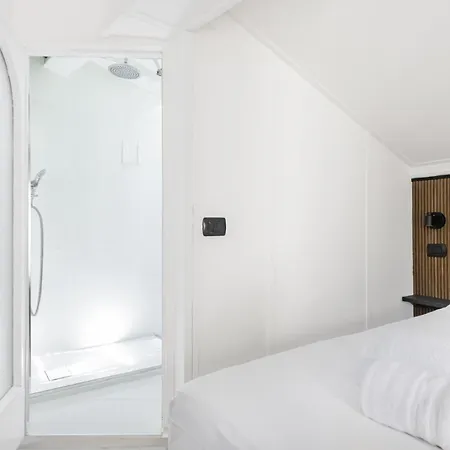 Apartment Easylife - - Duomo 17 P3 - Di Como